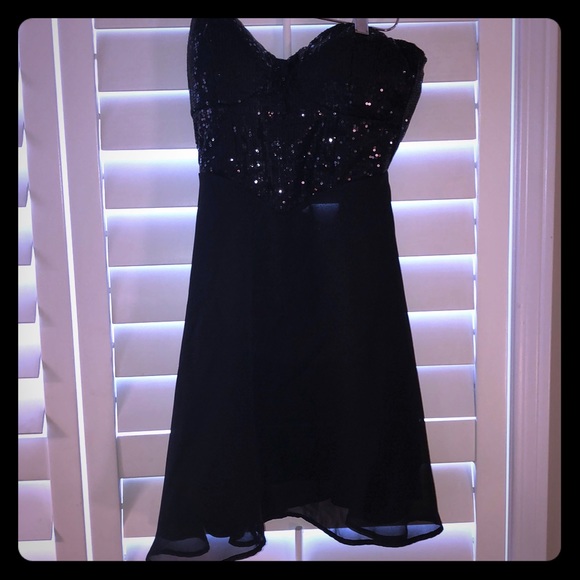 Black Sequinned Top Flowy Dress w/ Exposed Back - Picture 1 of 4